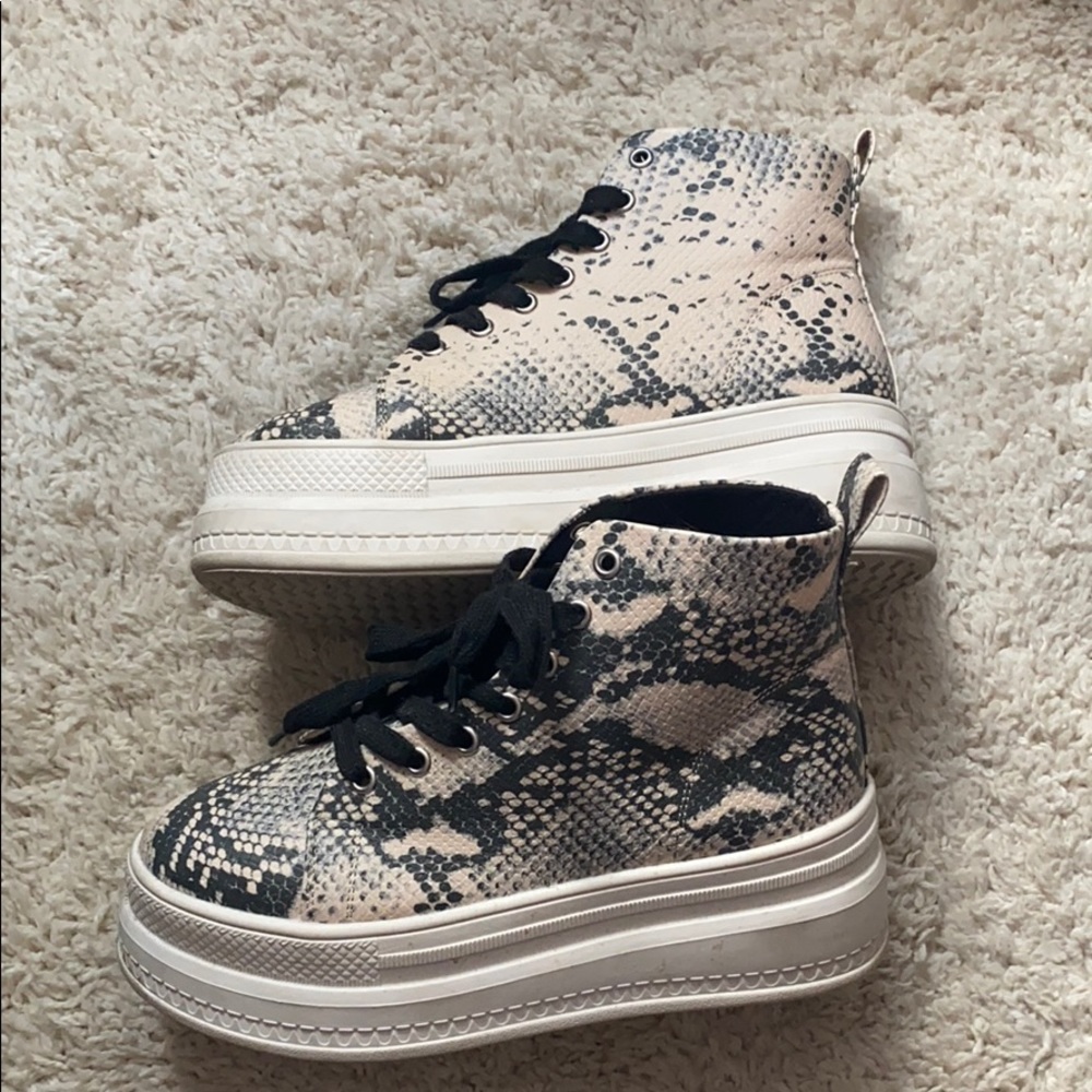 Madden girl platform sneaker